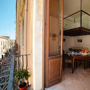 https://vilagos-apartment-loft-taormina.taorminaitalyhotels.com