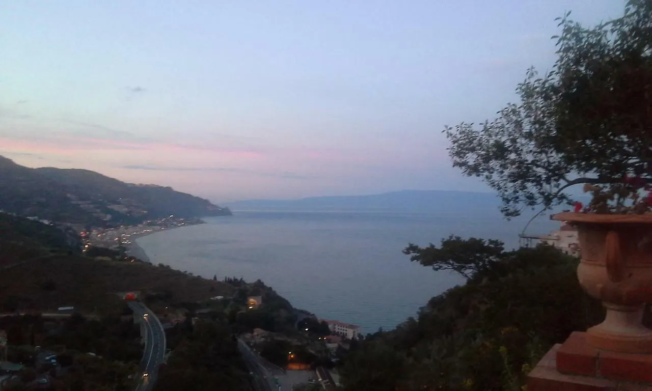 ** Bed & Breakfast La Cage Aux Folles B&B Taormina Italy